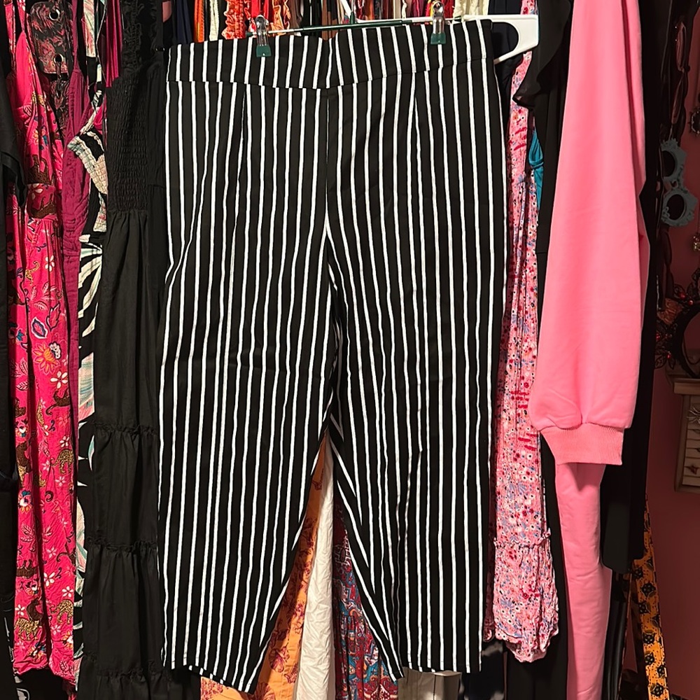 Laura Byrnes Black & White Stripe Cropped Trousers